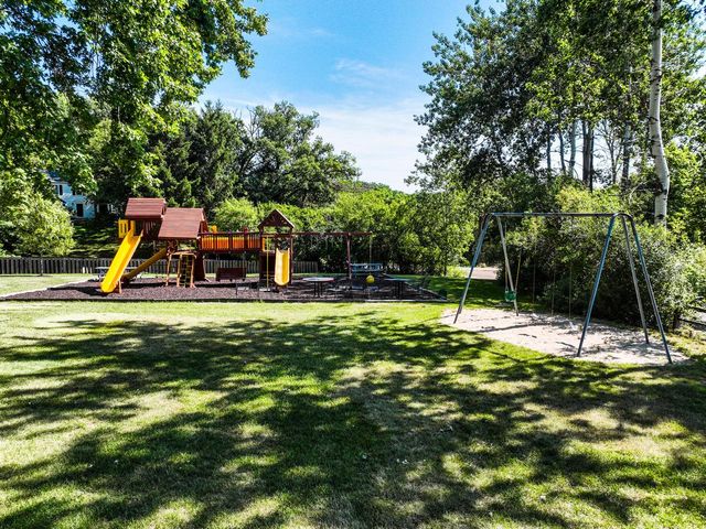 946 Shabbona DRIVE, Fontana, WI 53125