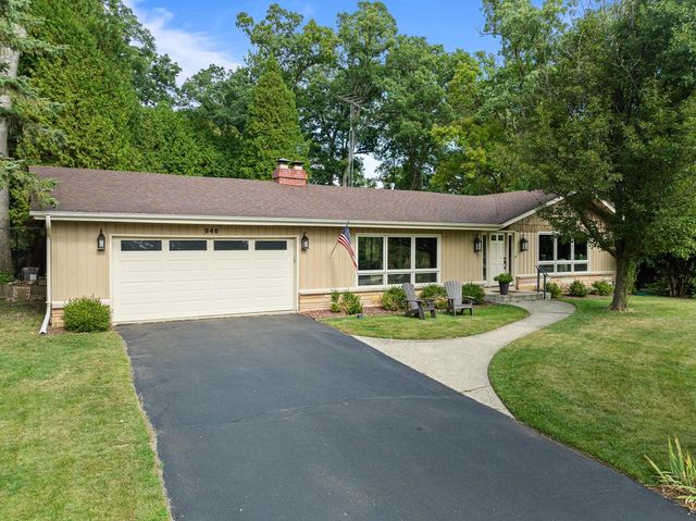 946 Shabbona DRIVE, Fontana, WI 53125