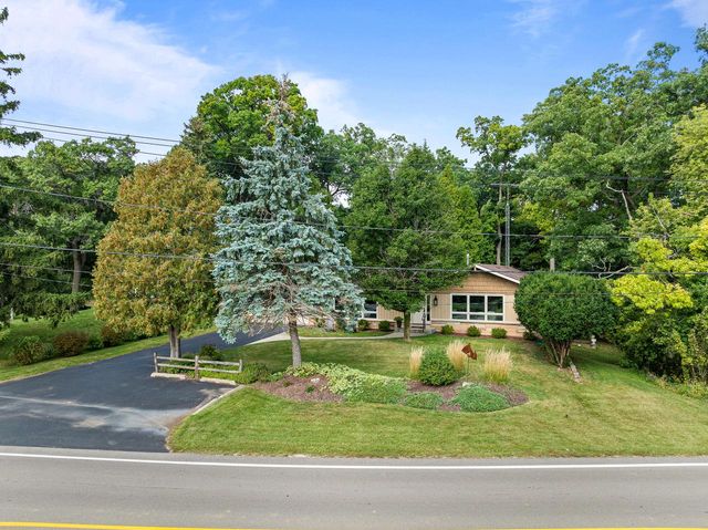 946 Shabbona DRIVE, Fontana, WI 53125