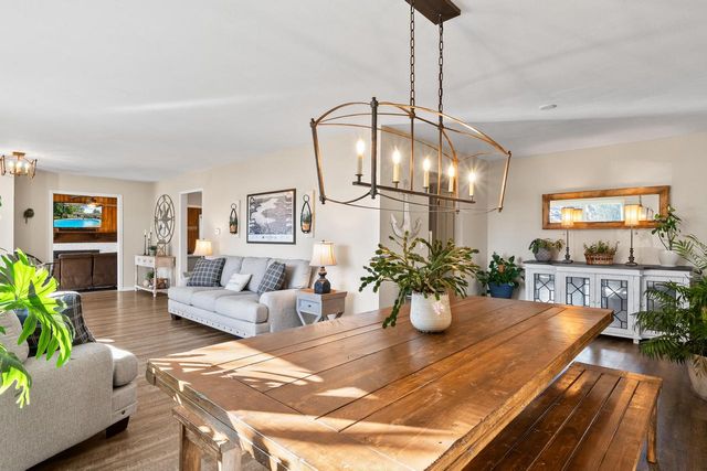 946 Shabbona DRIVE, Fontana, WI 53125