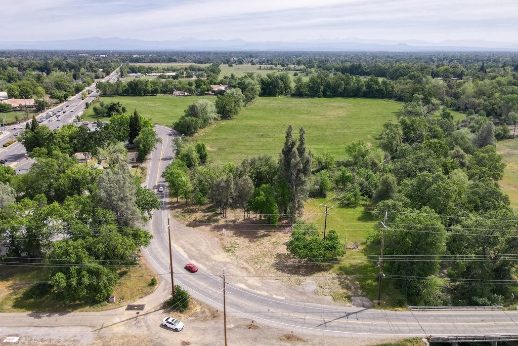 6011 Eastside Road, Redding, CA 96001