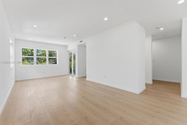 824 SE 12th Ct 850, Fort Lauderdale, FL 33316