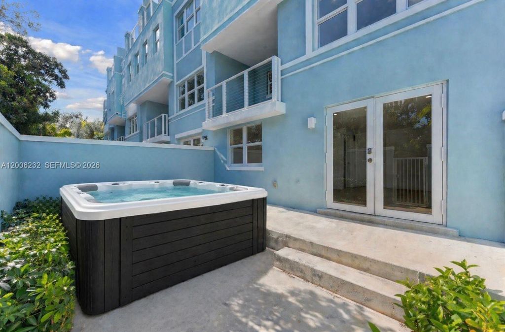 824 SE 12th Ct 850, Fort Lauderdale, FL 33316