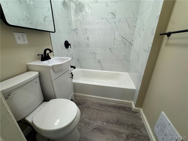 2205 La Salle Avenue, Niagara Falls, NY 14301