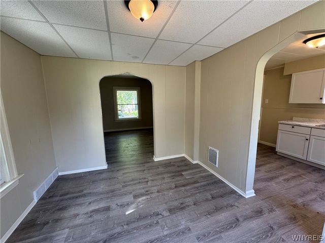 2205 La Salle Avenue, Niagara Falls, NY 14301