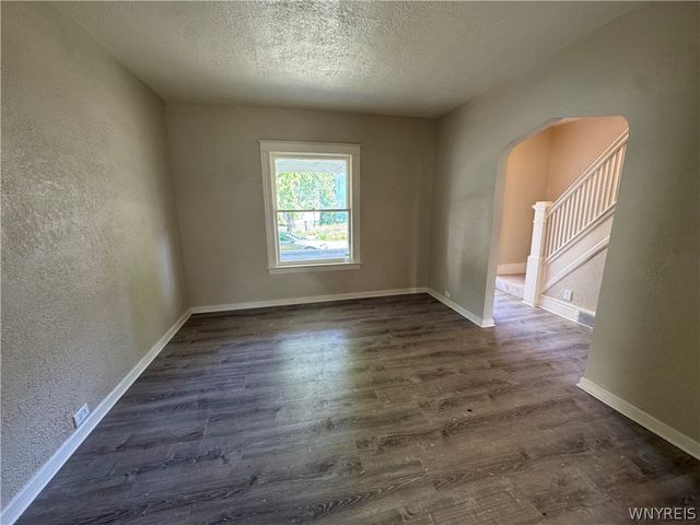 2205 La Salle Avenue, Niagara Falls, NY 14301
