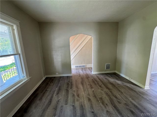 2205 La Salle Avenue, Niagara Falls, NY 14301