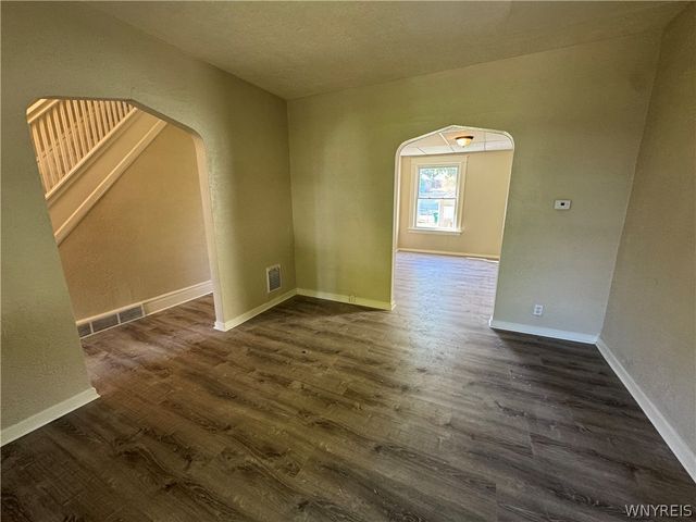 2205 La Salle Avenue, Niagara Falls, NY 14301