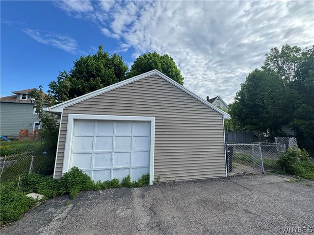 2205 La Salle Avenue, Niagara Falls, NY 14301