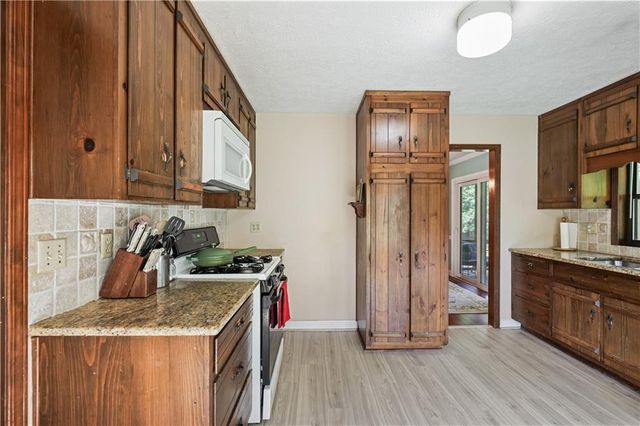 4781 Silverberry Lane NW, Acworth, GA 30102