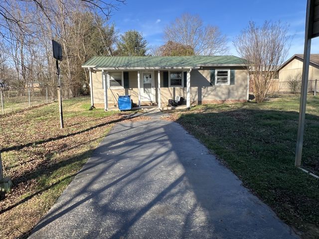401 Hillcrest Rd, Manchester, TN 37355