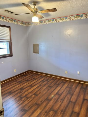 401 Hillcrest Rd, Manchester, TN 37355
