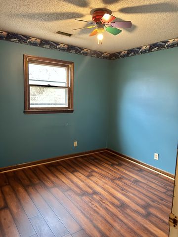 401 Hillcrest Rd, Manchester, TN 37355
