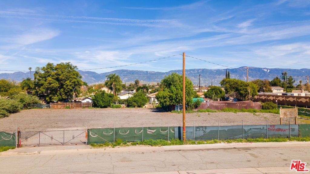 Image 2 of property listing at 1527 W 4th Street, San Bernardino, CA 92411