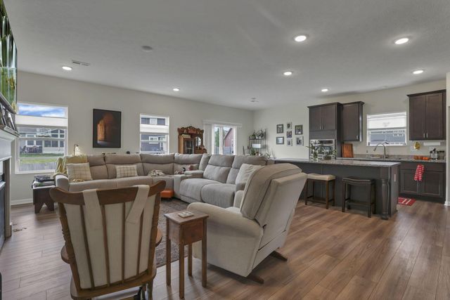 236 Rochdale, Delaware, OH 43015