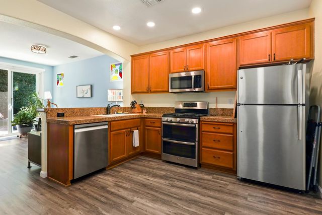 233 Gold King Dr, Valley Springs, CA 95252