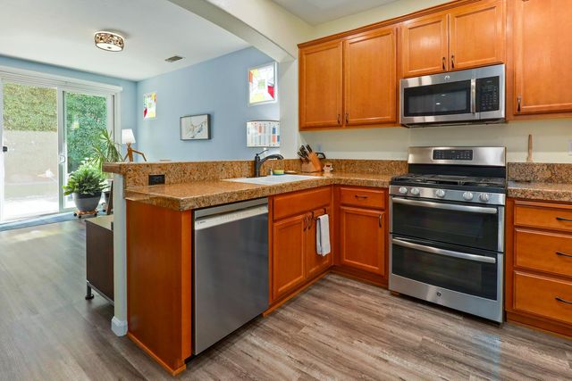 233 Gold King Dr, Valley Springs, CA 95252