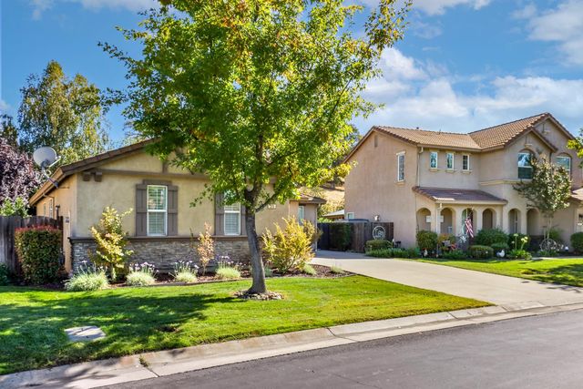 233 Gold King Dr, Valley Springs, CA 95252