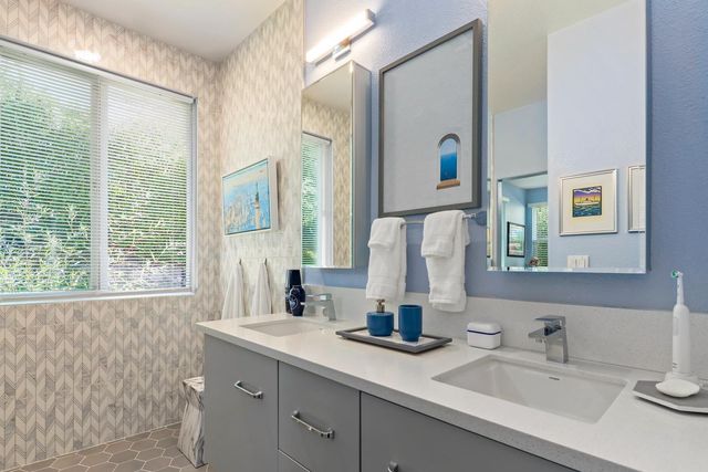 233 Gold King Dr, Valley Springs, CA 95252