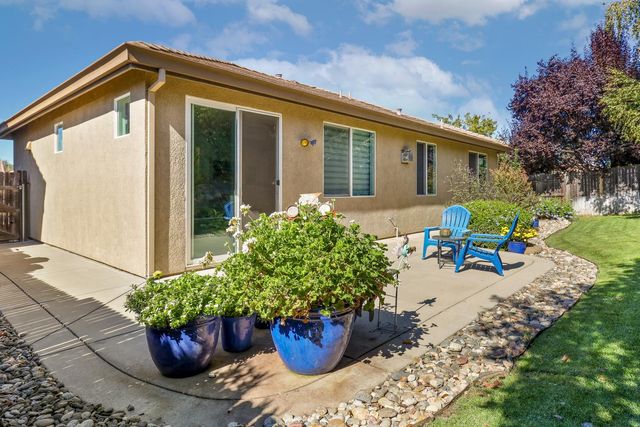 233 Gold King Dr, Valley Springs, CA 95252