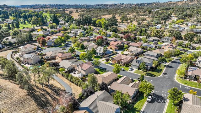 233 Gold King Dr, Valley Springs, CA 95252