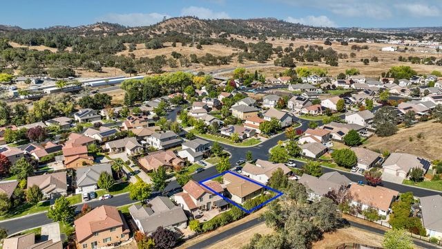 233 Gold King Dr, Valley Springs, CA 95252