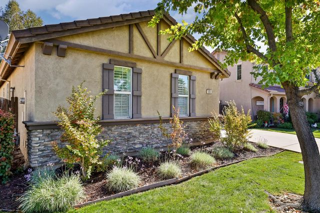 233 Gold King Dr, Valley Springs, CA 95252