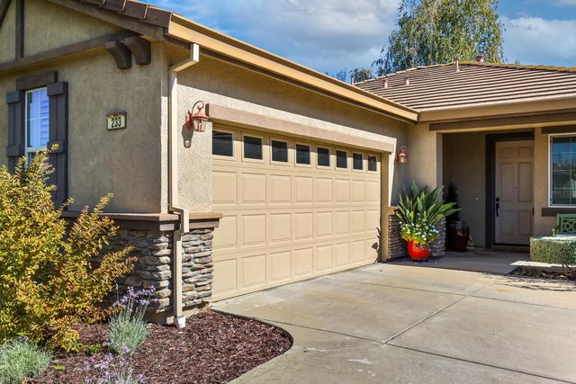 233 Gold King Dr, Valley Springs, CA 95252