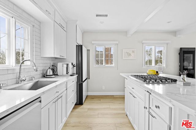 7520 Earldom Avenue, Playa Del Rey, CA 90293