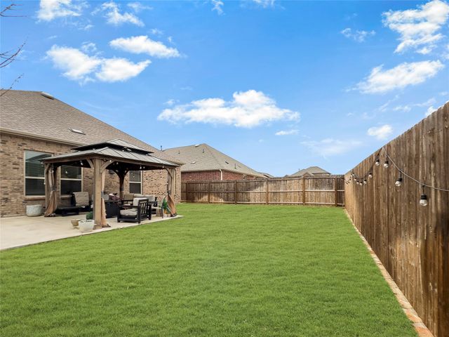 11207 Hawks Landing Drive, Aubrey, TX 76227