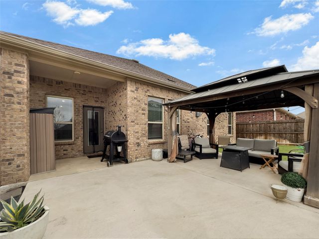 11207 Hawks Landing Drive, Aubrey, TX 76227