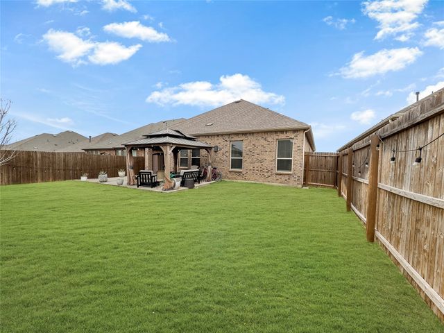 11207 Hawks Landing Drive, Aubrey, TX 76227