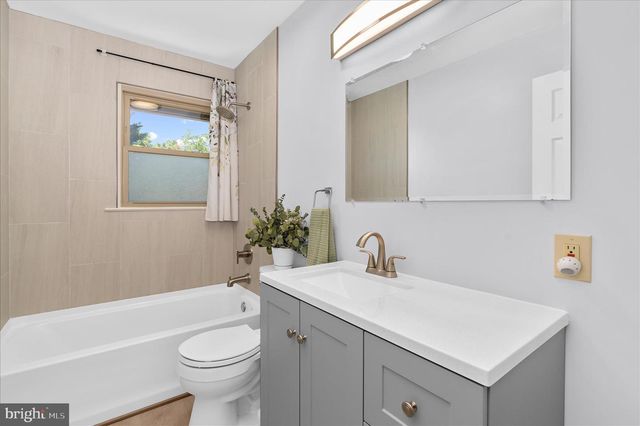 1000 LAKEVIEW LN, Annapolis, MD 21409