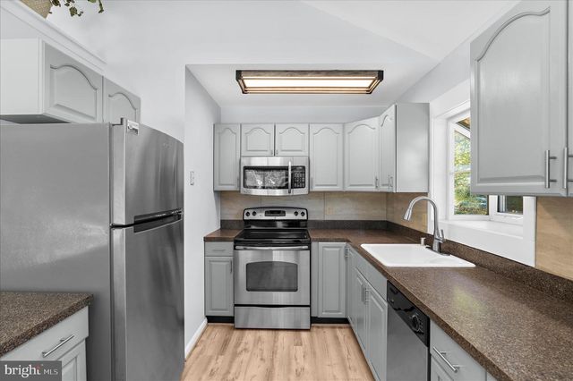 1000 LAKEVIEW LN, Annapolis, MD 21409