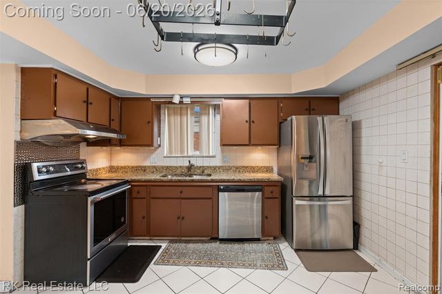 28987 James Drive, Warren, MI 48092