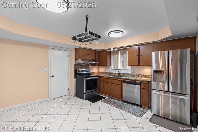 28987 James Drive, Warren, MI 48092