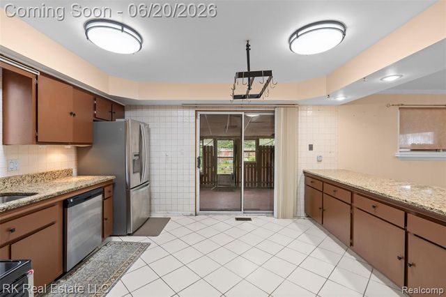 28987 James Drive, Warren, MI 48092