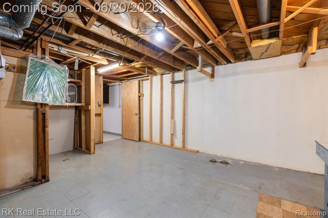 28987 James Drive, Warren, MI 48092