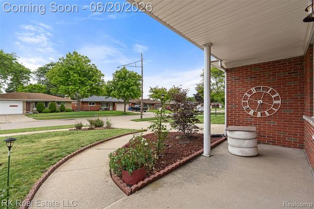 28987 James Drive, Warren, MI 48092