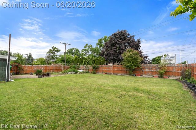 28987 James Drive, Warren, MI 48092