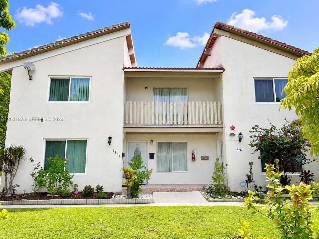 3719 Riverside Dr, Coral Springs, FL 33065