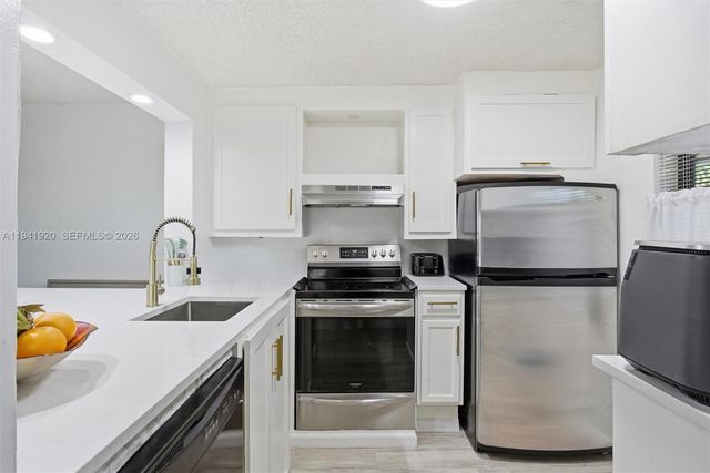 5501 Lakeside Dr 204, Margate, FL 33063