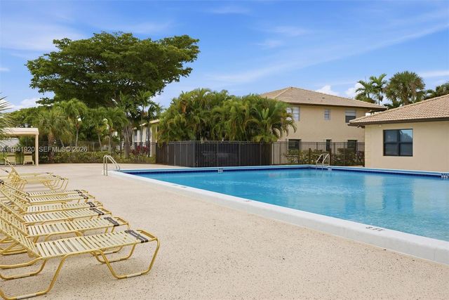 5501 Lakeside Dr 204, Margate, FL 33063