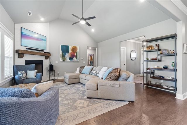 808 Fallon Street, Siloam Springs, AR 72761