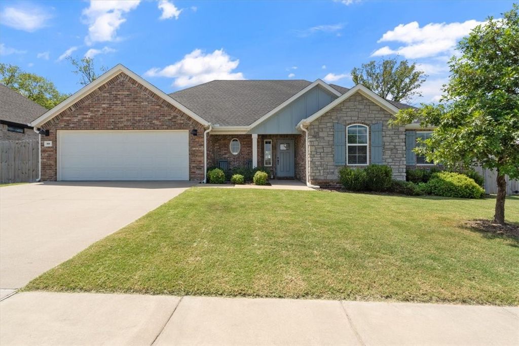 808 Fallon Street, Siloam Springs, AR 72761
