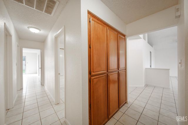 4613 Black Rock Mountain Court, Bakersfield, CA 93304