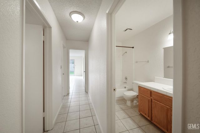 4613 Black Rock Mountain Court, Bakersfield, CA 93304