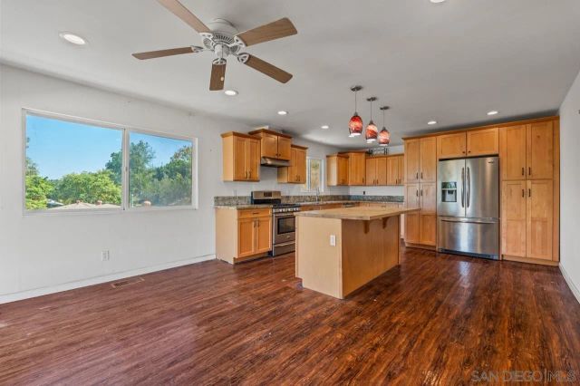 2901 Helix St, Spring Valley, CA 91977