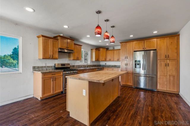 2901 Helix St, Spring Valley, CA 91977