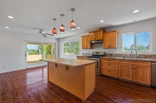 2901 Helix St, Spring Valley, CA 91977